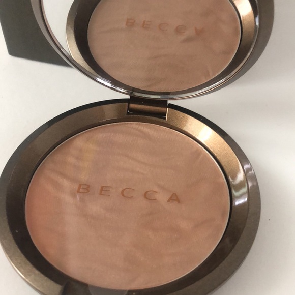 BECCA Cosmetics
Sunlit Bronzer - Picture 2 of 3